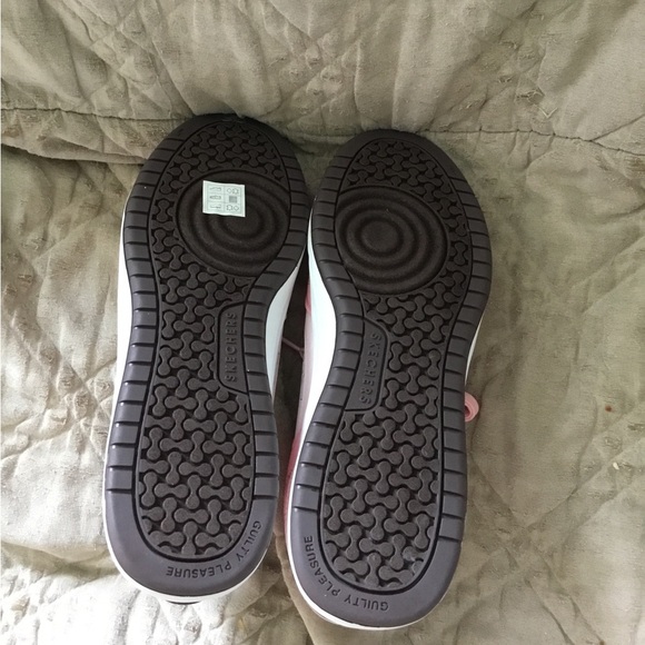 Skechers Spy x Family Collab Anime Sneakers NWOT - Picture 6 of 12